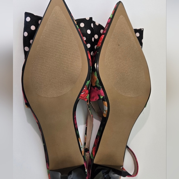 Betsey Johnson Floral Heels with Pearl Bow - Picture 4 of 4